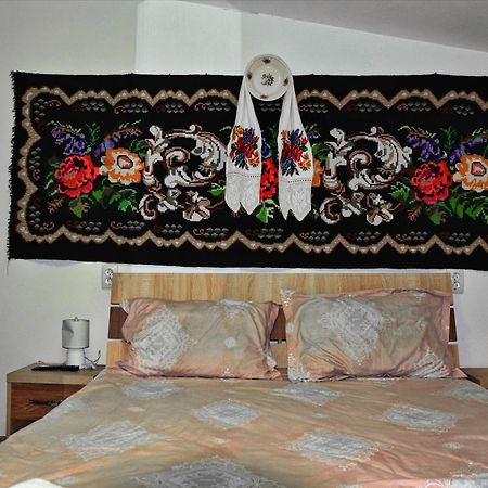 Conacul Cosaului Hotel Feresti Luaran gambar