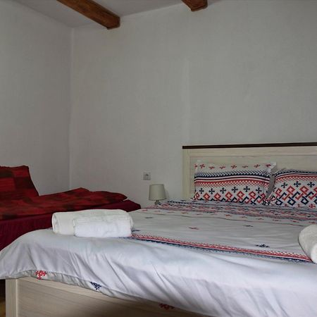 Conacul Cosaului Hotel Feresti Luaran gambar