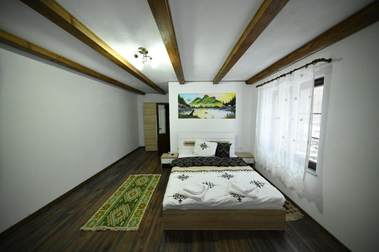 Conacul Cosaului Hotel Feresti Luaran gambar