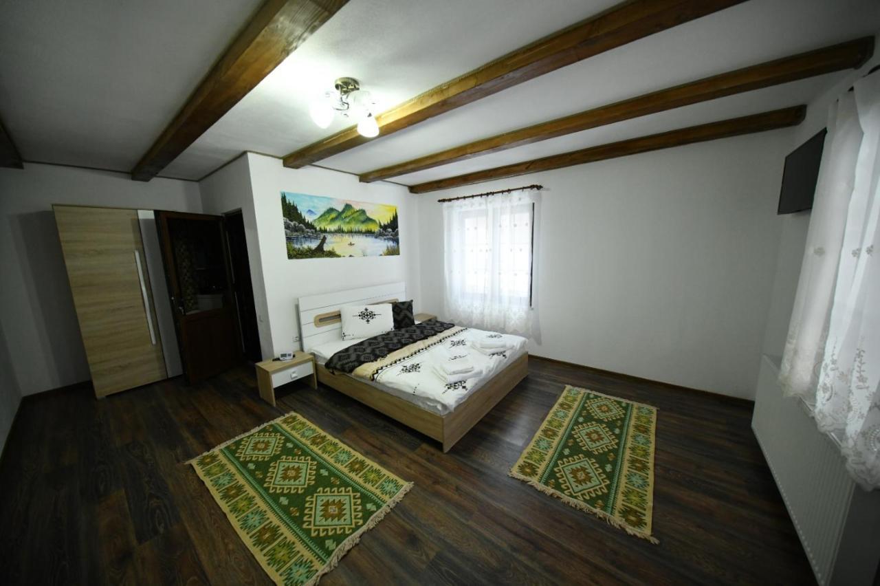 Conacul Cosaului Hotel Feresti Luaran gambar