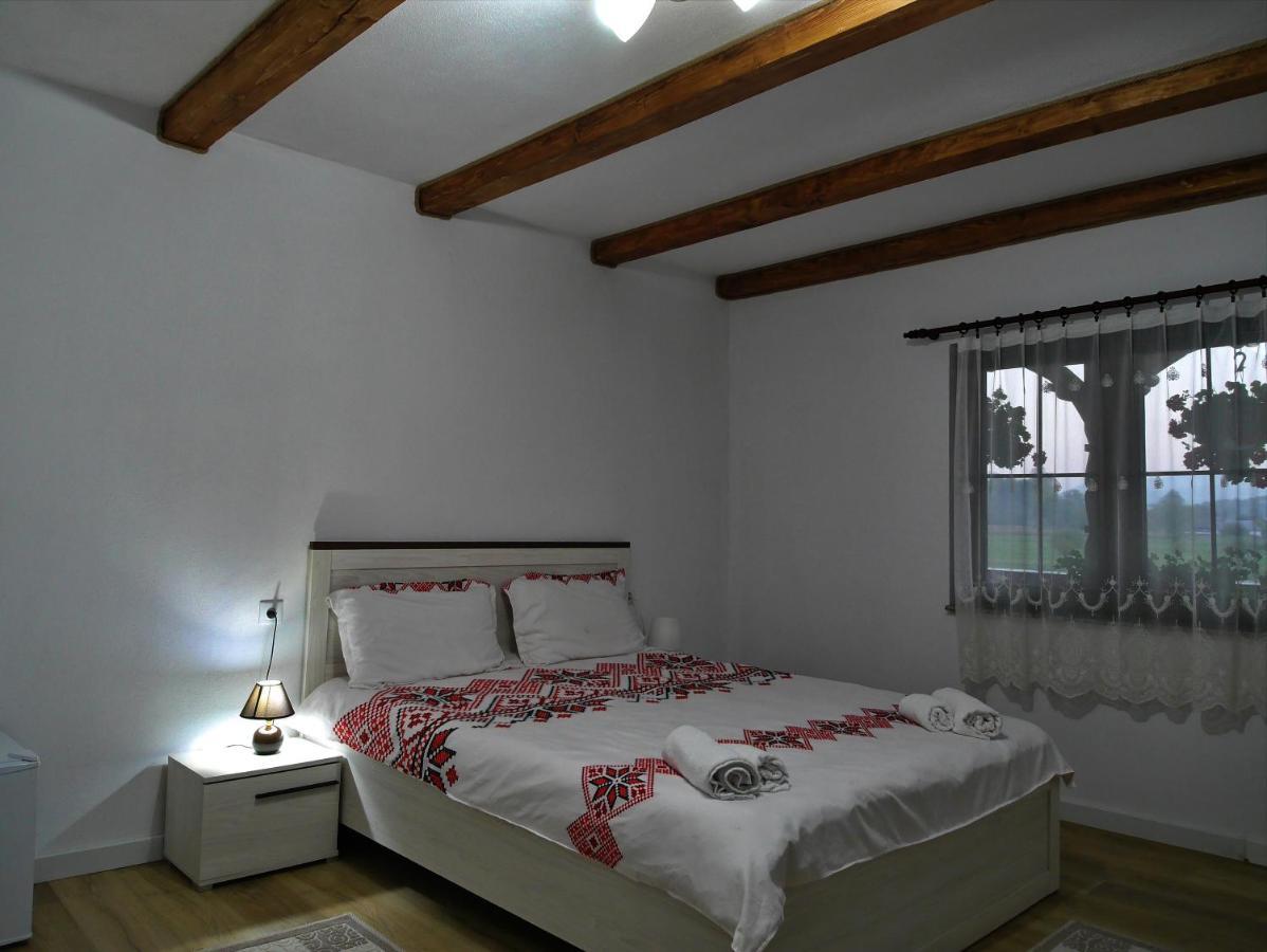 Conacul Cosaului Hotel Feresti Luaran gambar