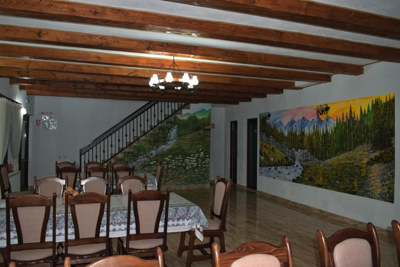 Conacul Cosaului Hotel Feresti Luaran gambar
