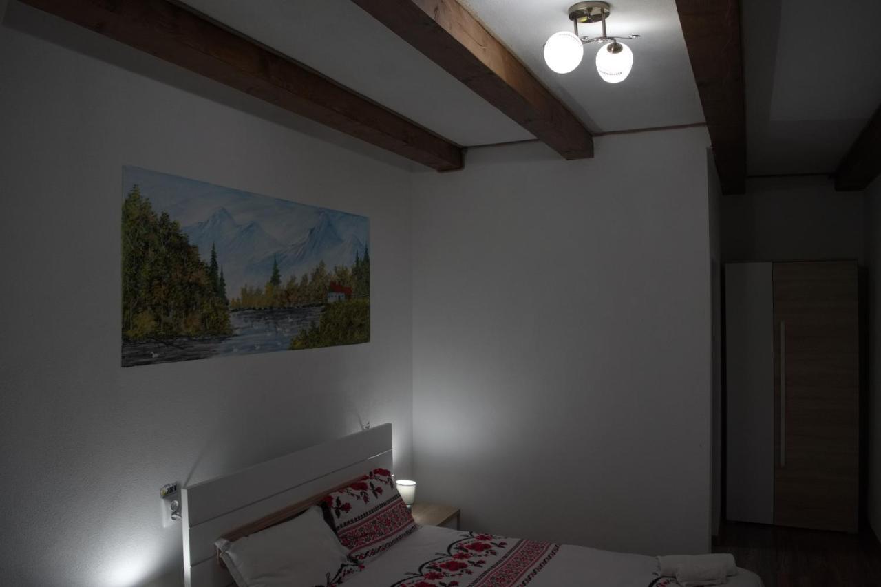 Conacul Cosaului Hotel Feresti Luaran gambar