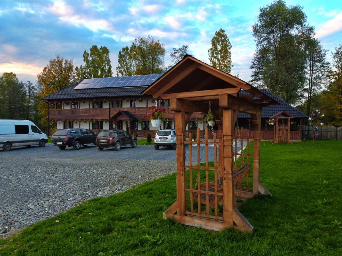 Conacul Cosaului Hotel Feresti Luaran gambar