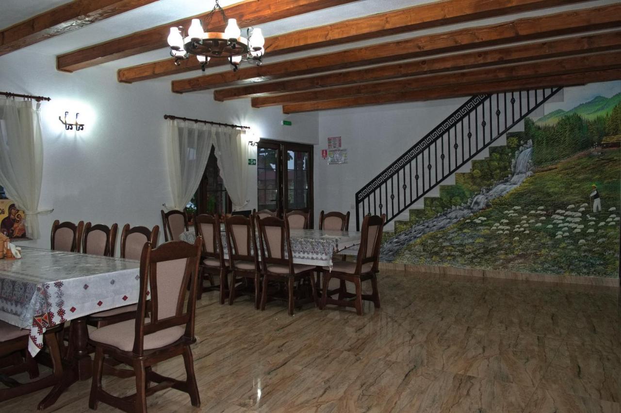 Conacul Cosaului Hotel Feresti Luaran gambar