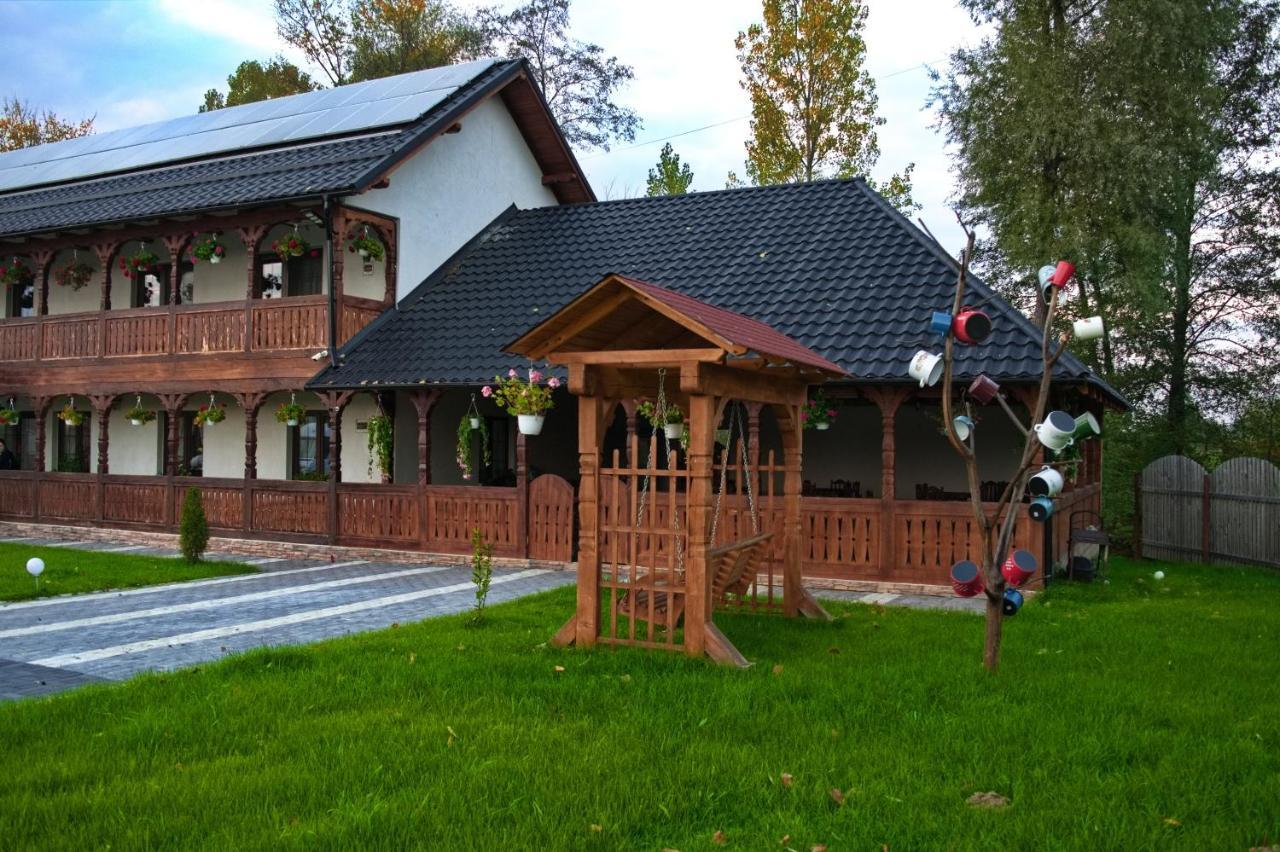 Conacul Cosaului Hotel Feresti Luaran gambar
