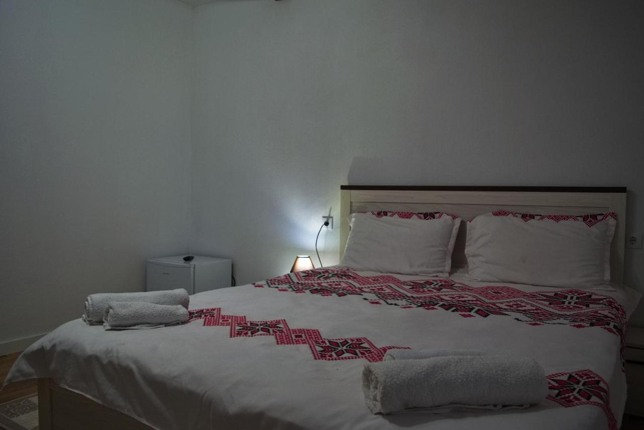 Conacul Cosaului Hotel Feresti Luaran gambar