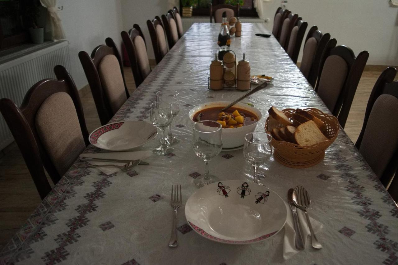 Conacul Cosaului Hotel Feresti Luaran gambar