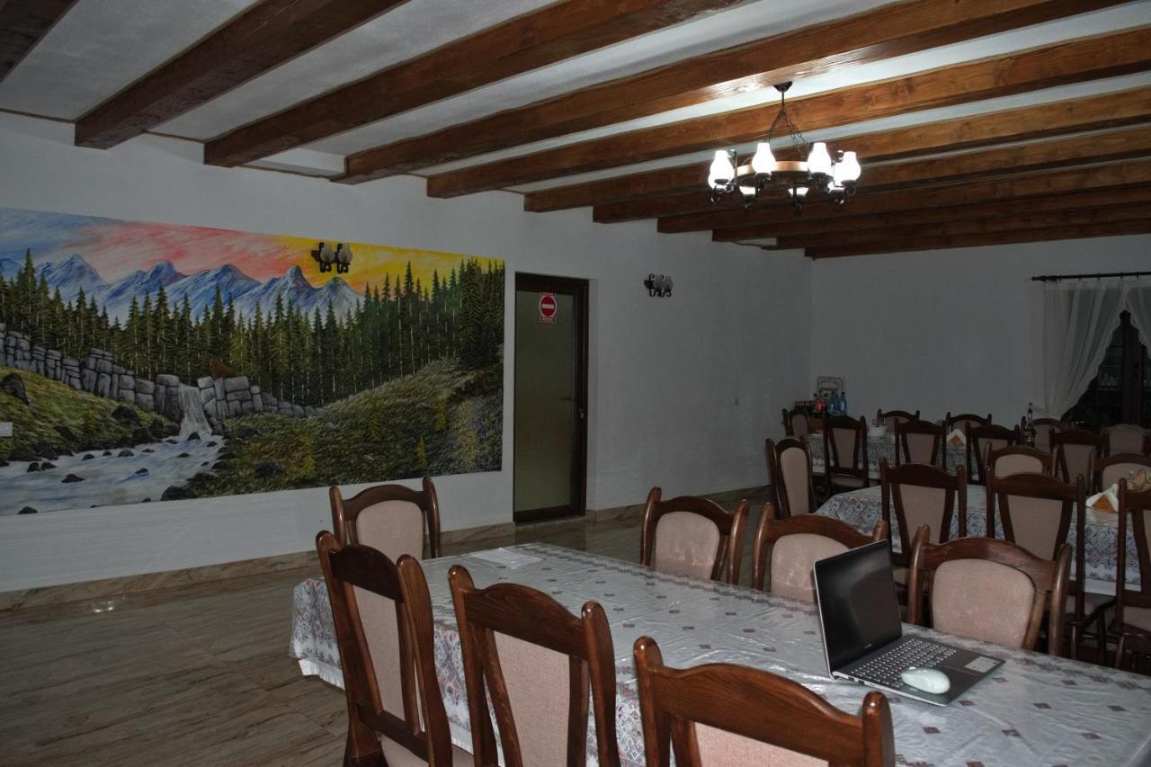 Conacul Cosaului Hotel Feresti Luaran gambar