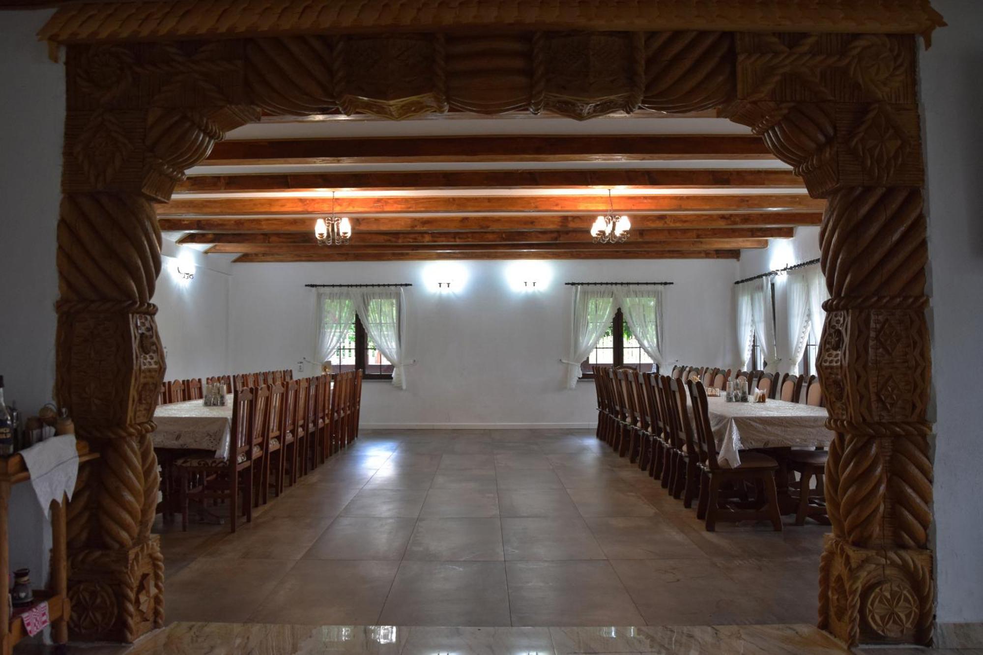 Conacul Cosaului Hotel Feresti Luaran gambar