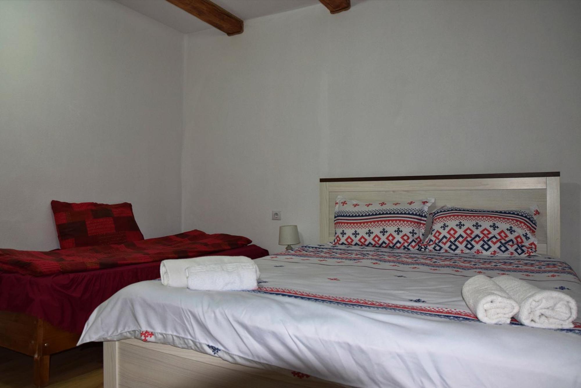 Conacul Cosaului Hotel Feresti Luaran gambar