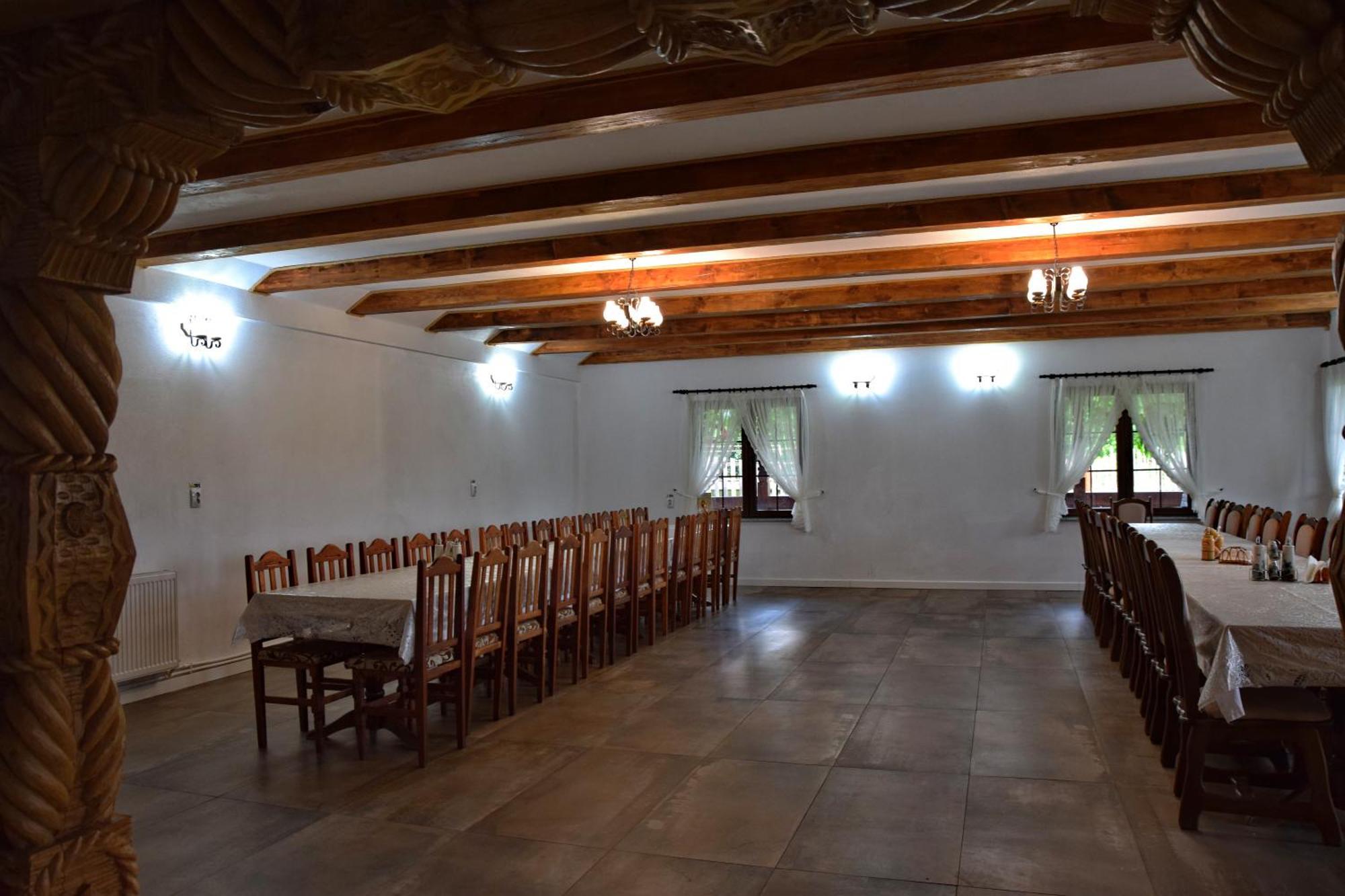 Conacul Cosaului Hotel Feresti Luaran gambar