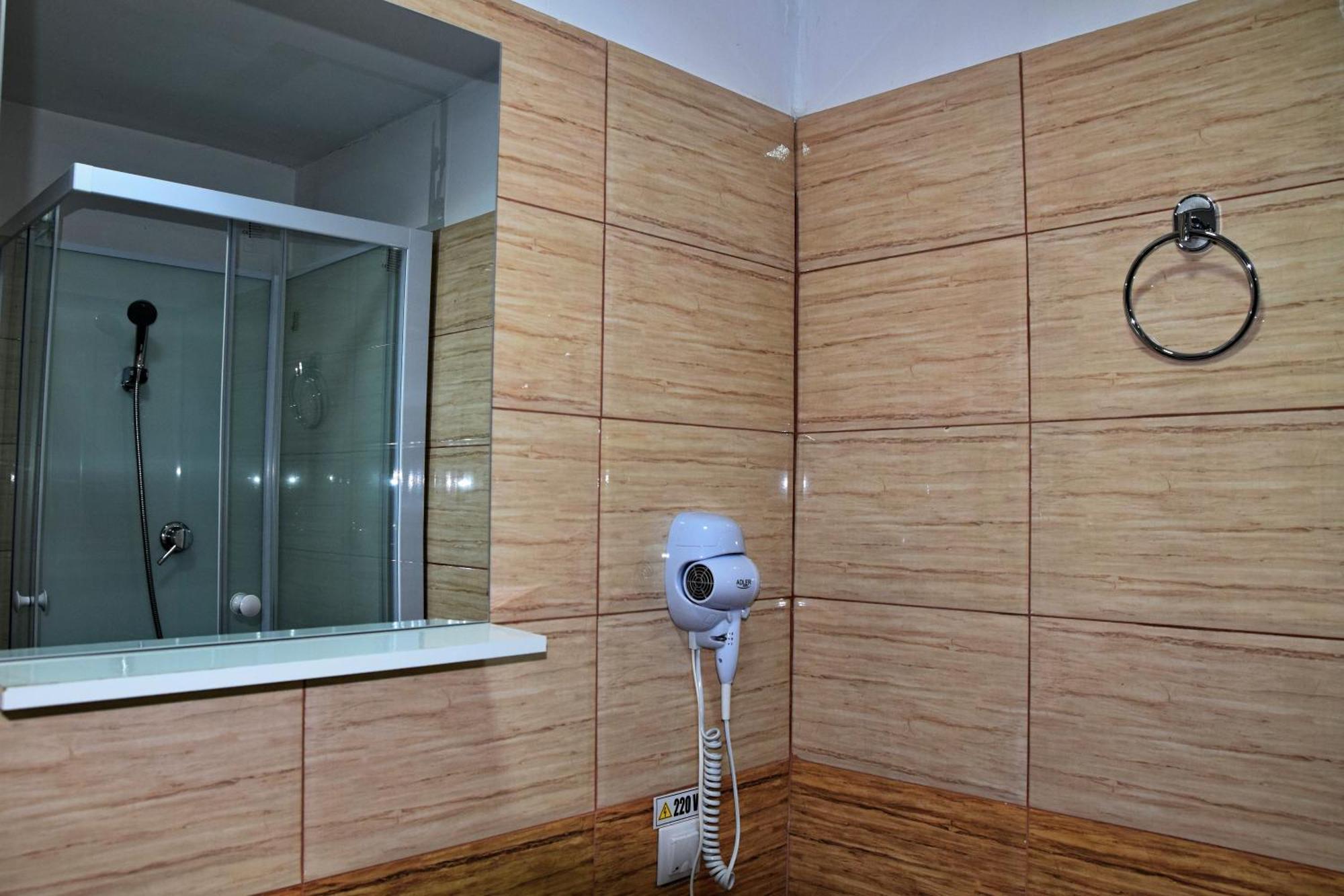 Conacul Cosaului Hotel Feresti Luaran gambar