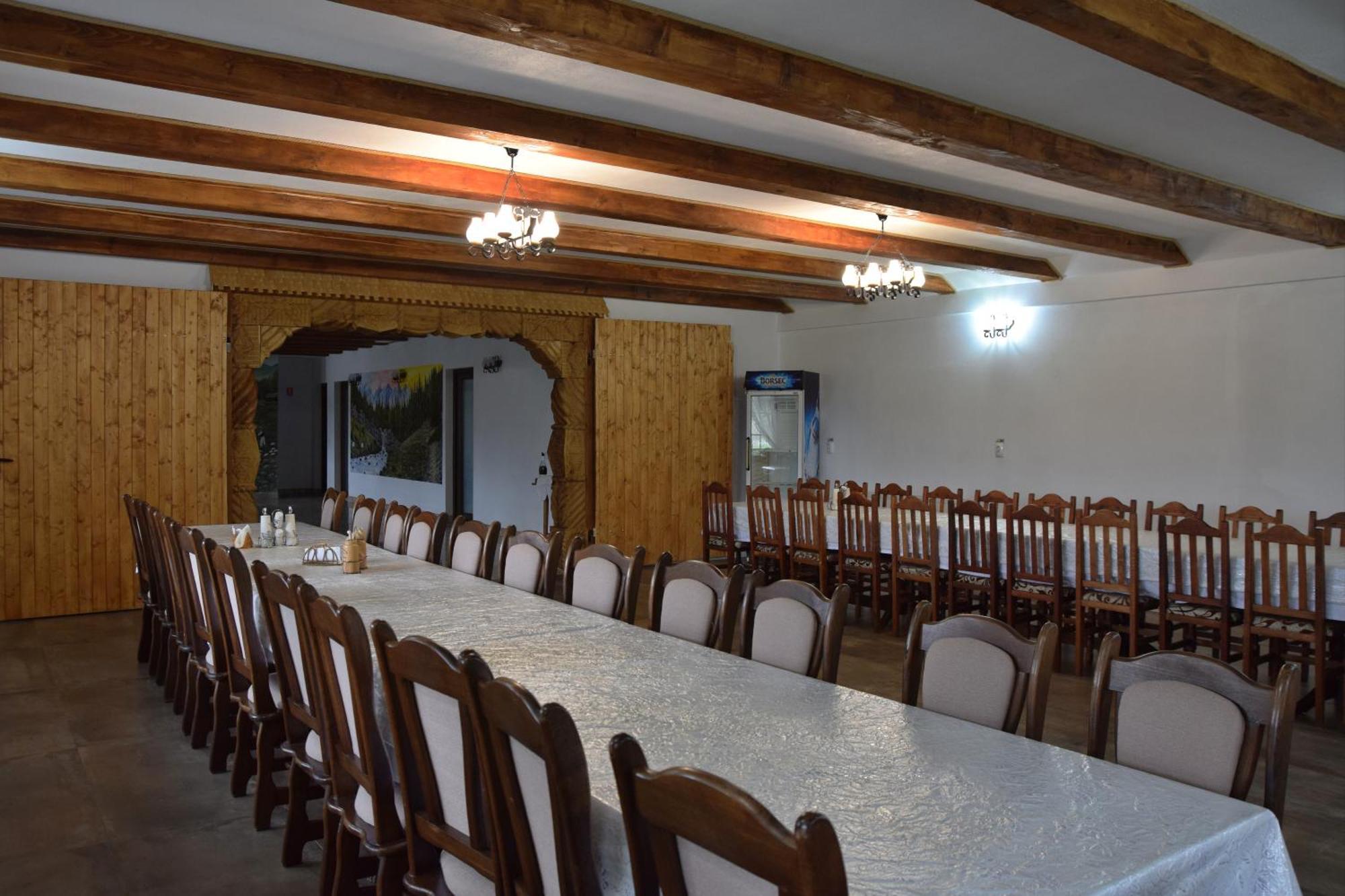 Conacul Cosaului Hotel Feresti Luaran gambar