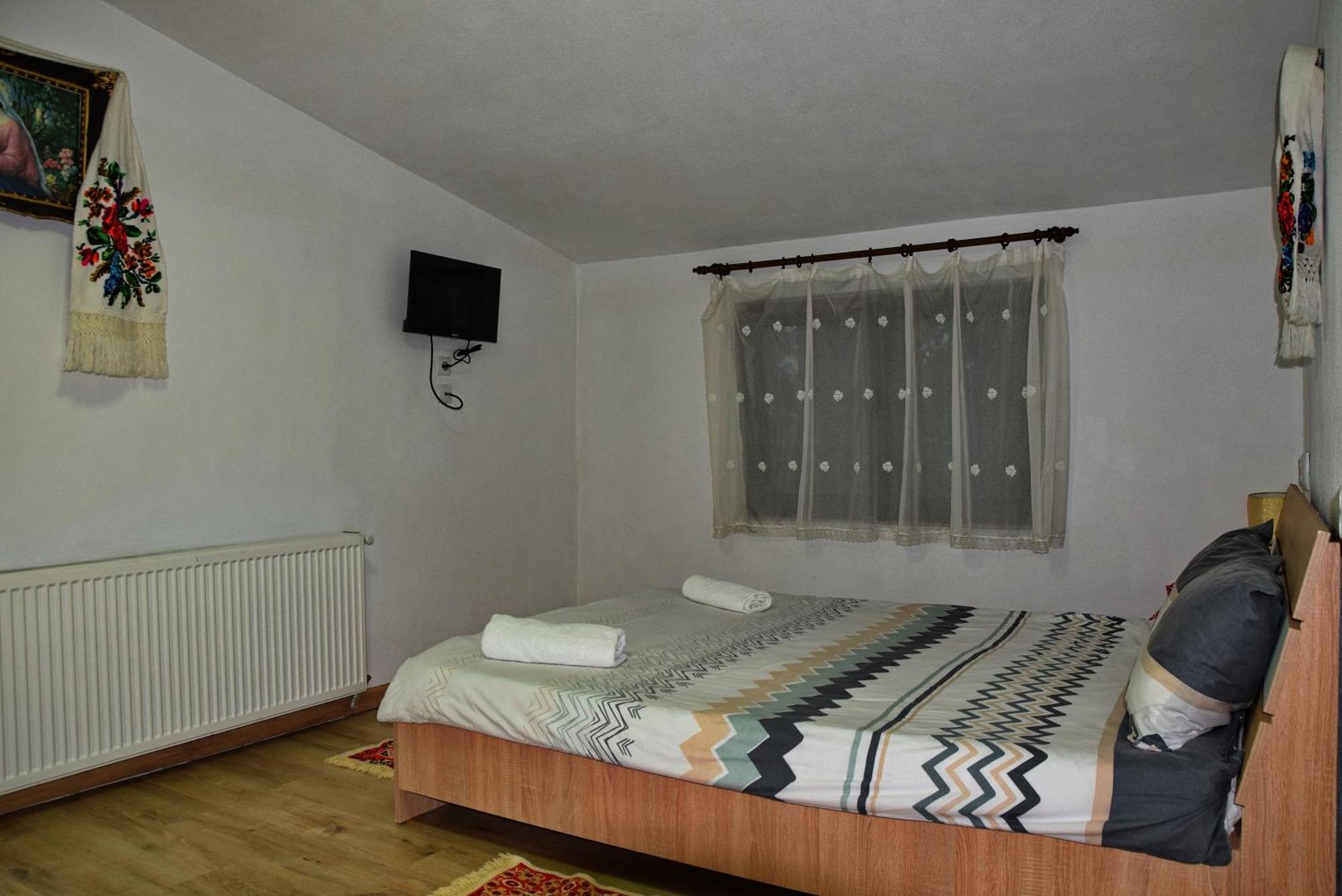 Conacul Cosaului Hotel Feresti Luaran gambar